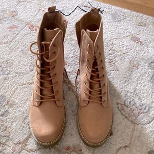 NWOT Universal Thread Women’s Ophelia Boots